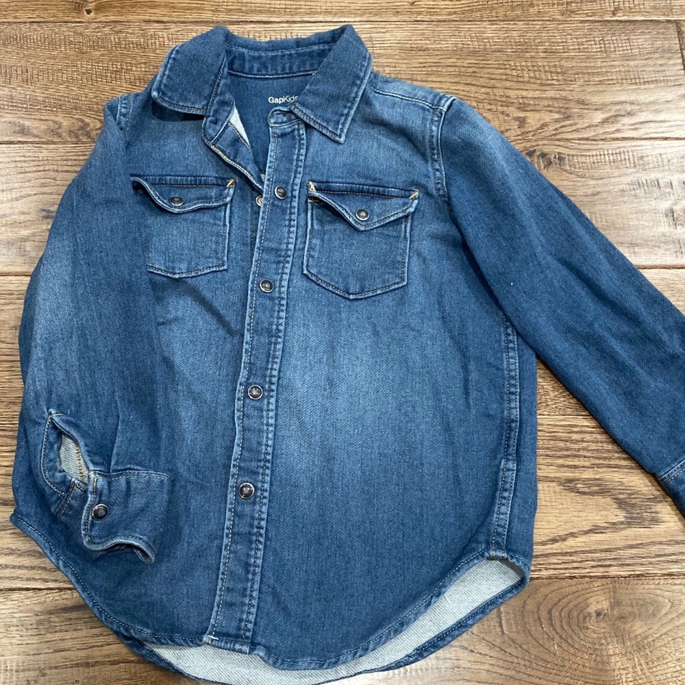Gap button up shirt